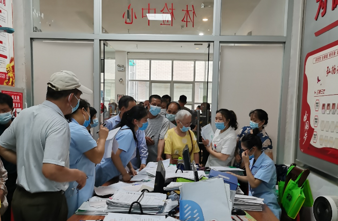 我队积极组织退休职工及其家属接种新冠疫苗